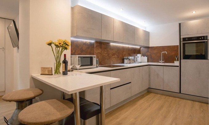 Swindon Apartment | Delightful Modern Apartment in Old Town Swindon