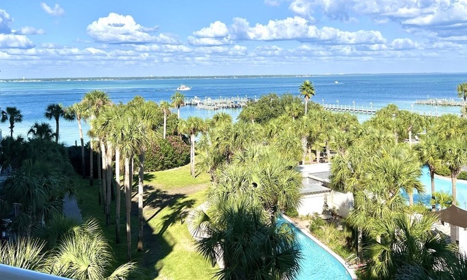 Fort Walton Beach Condo | Delightful, Pelican 501, Corner Unit