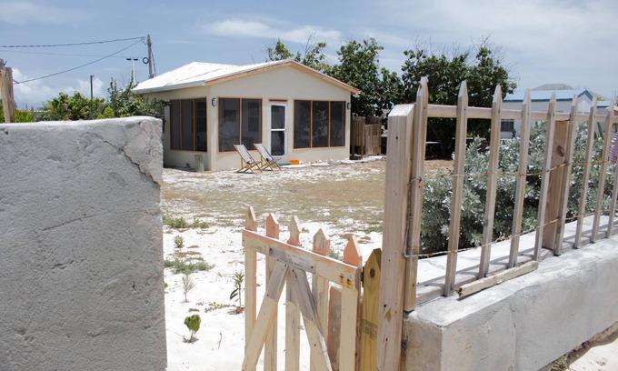 Cockburn Town Cottage | Delightful, quiet beachfront cottage