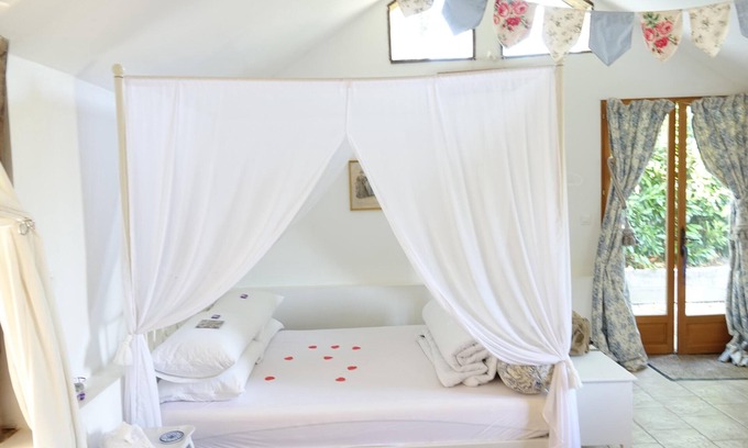 Barenton Cottage | Delightful romantic gite restored to a high standard. 10% off Brittany Ferries.