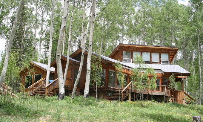 Telluride Cabin | Delightful Rustic Home 10 minutes from the Historic Town of Telluride Colorado