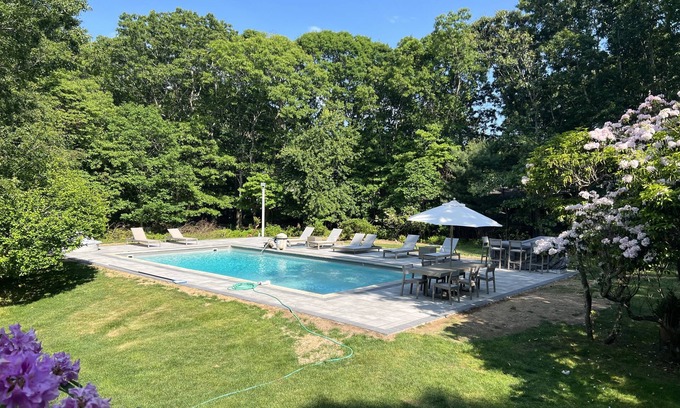 Southampton House | Delightful Southampton Retreat with Heated Pool & Jacuzzi, Near Beach & Shopping