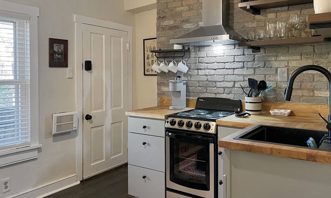 Bolivar Apartment | Delightful spacious apt. Ideal central location