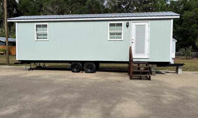 Steinhatchee House | Delightful Tiny Home, free parking! Walk to Seahag