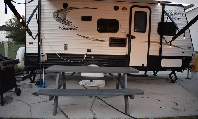 Kissimmee RV Rental | Delightful Travel Trailer 20 min from Orlando Intl Airport, 10 min from the lake