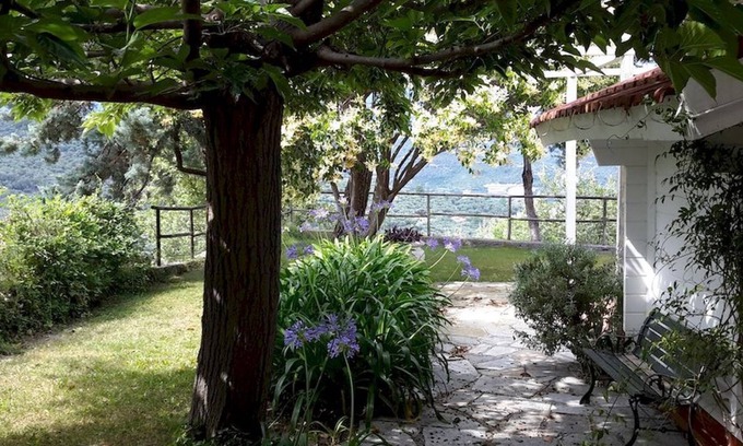 Torrazza House | Delightful wooden cottage with dehor and garden surrounded by Ligurian greenery.