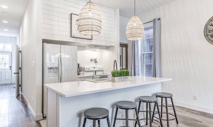 The Gate House | Delightfully Redesigned Home - JZ Vacation Rentals
