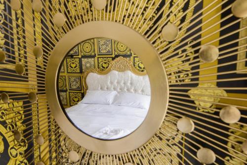 Howlett End House | Deluxe 2 Bed Versace HotTub SkyTV