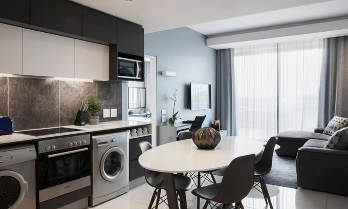 Greater Johannesburg Metropolitan Area Apartment | Deluxe 2 Bedroom Apartment at Katherine Street, Sandton