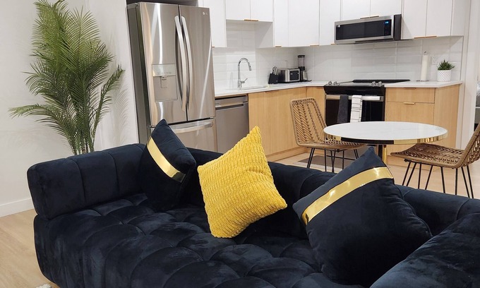 Southeast Calgary Apartment | Deluxe 2-BR Basement Suite in South East Calgary
