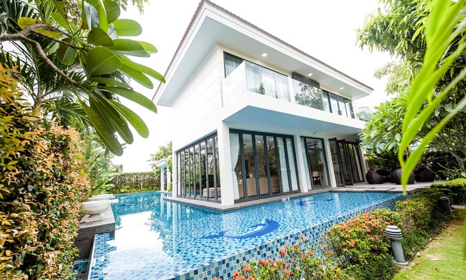 Ngu Hanh Son Villa | Deluxe 4BR Pool Villa close to the beach