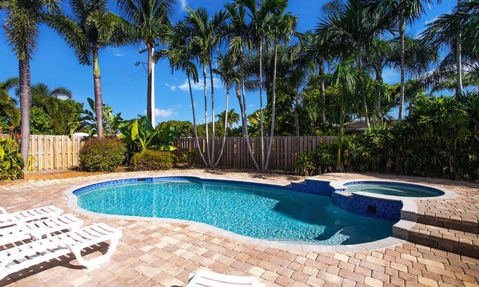 Dania Beach House | Deluxe 5BR/3BA Home near Beach & Casino Heated Pool