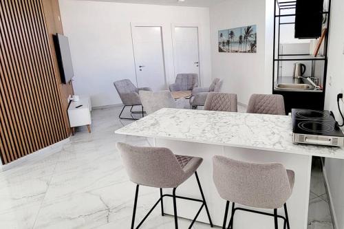 Ramat Gan Apartment | Deluxe Apartment in Ramat Gan Next to Sheba Hospital