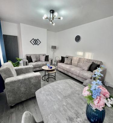 St. Pancras and Somers Town Apartment | Deluxe Apartment - Next to Kings Cross - Eurostar & Euston Station