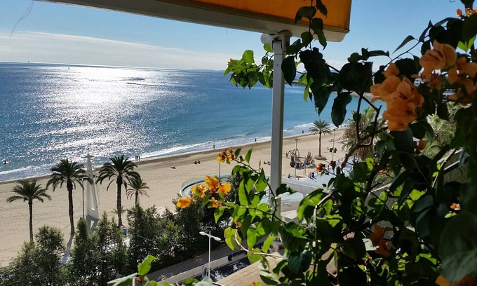 Barri Vell - Santa Creu Apartment | Deluxe apartment on the first line of the beach in Alicante