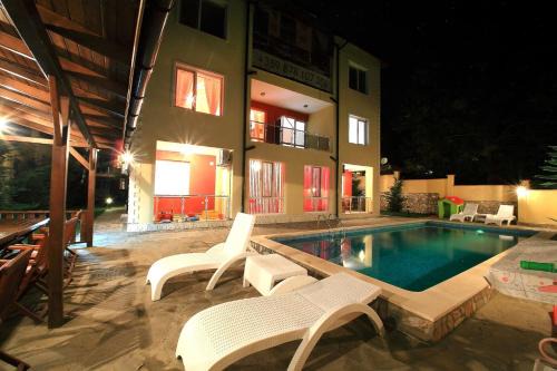 Balchik Apartment | Deluxe Art Maisonettes in Panoramic Roof Complex