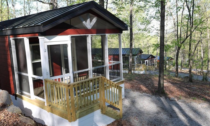 Singers Glen Cottage | Deluxe Cabin at Endless Caverns - Glamping Adventures at Endless Caverns Resort