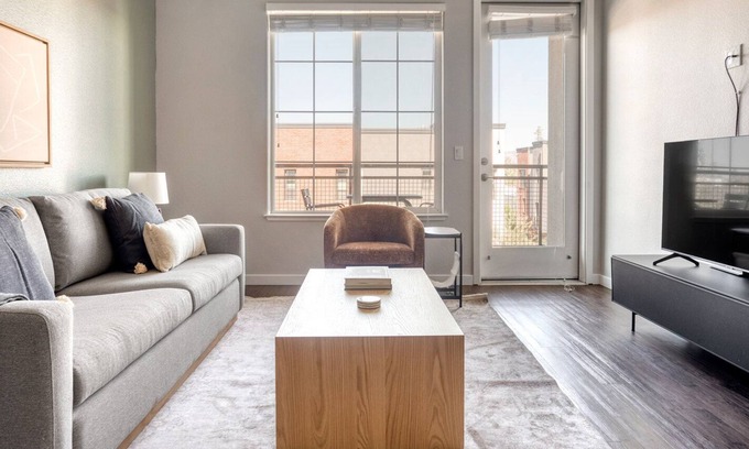 Downtown Apartment | Deluxe Campbell 1BR w/ Pool, Gym & W/D, nr Netflix, by Blueground