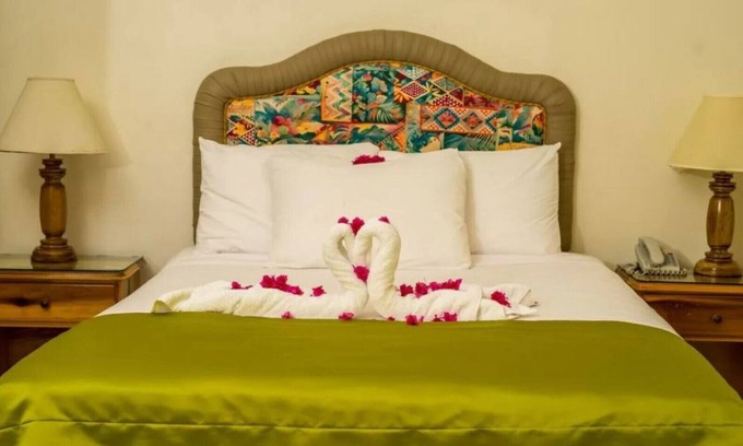 Runaway Bay Resort | Deluxe Double 2, 1 King Bed, Garden View