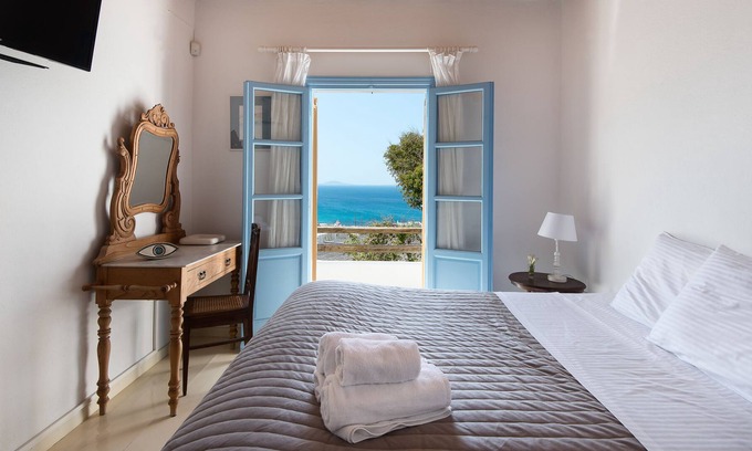 Houlakia Apartment | Deluxe Double or Twin room with balcony and Sea View