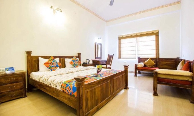 Jagatpura Hotel | Deluxe Double Room #1/W breakfast