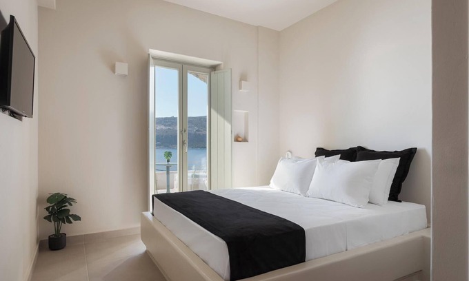 Limeni Apartment | Deluxe Double Room By Yerma Suites Limeni