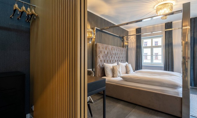Meissen House | Deluxe double room with private bathroom