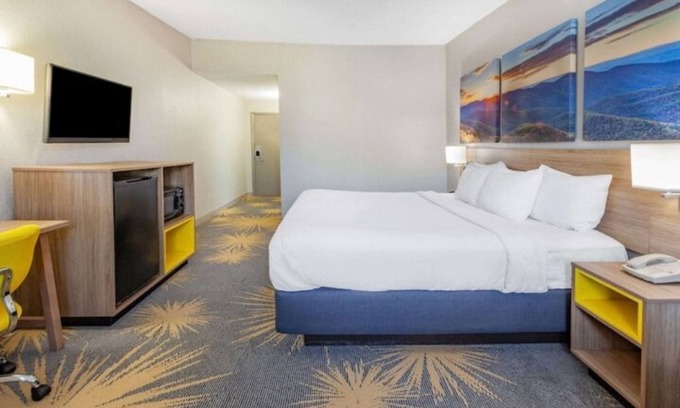 Hollins Apartment | Deluxe Double Room with Two Double Beds - Non-Smoking