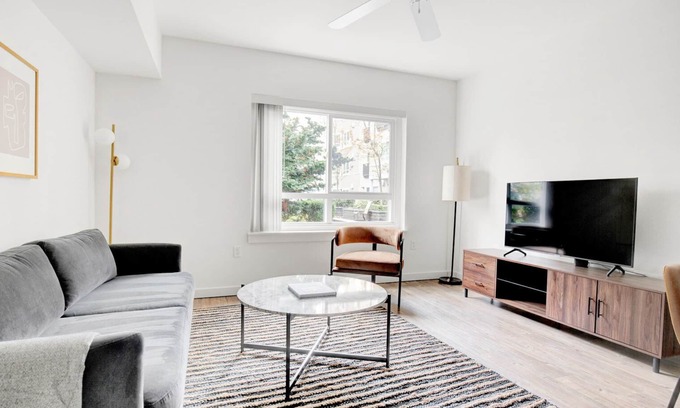 West Bellevue Apartment | Deluxe Downtown Bellevue 2BR w/W/D & Storage, near Shops, by Blueground