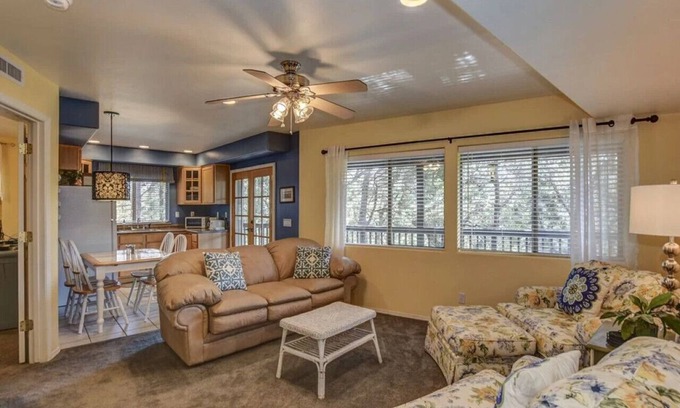Prescott House | Deluxe Family Cabin in the Pines
