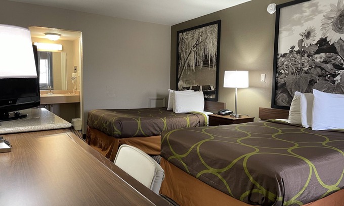 Junction City Hotel | Deluxe Inn & Suites
