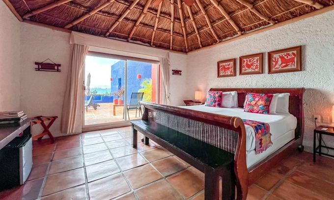 Isla Mujeres Hotel | Deluxe King Room at at Casa de Los Sueños