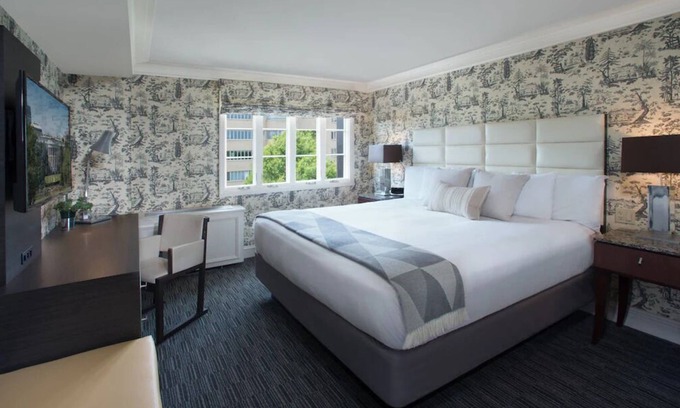 Kalorama Heights Hotel | Deluxe King Room at The Normandy Hotel, Minutes to Smithsonian's National Zoo!