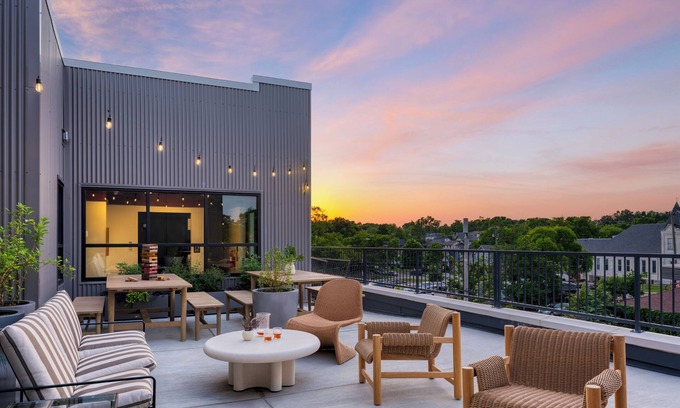 12 South Condo | Deluxe King | Shopping on 12 South | The Gilmore