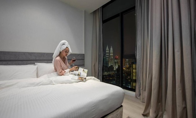 Malaysian Police Training Centre Apartment | Deluxe King Suite with Twin Tower View 25