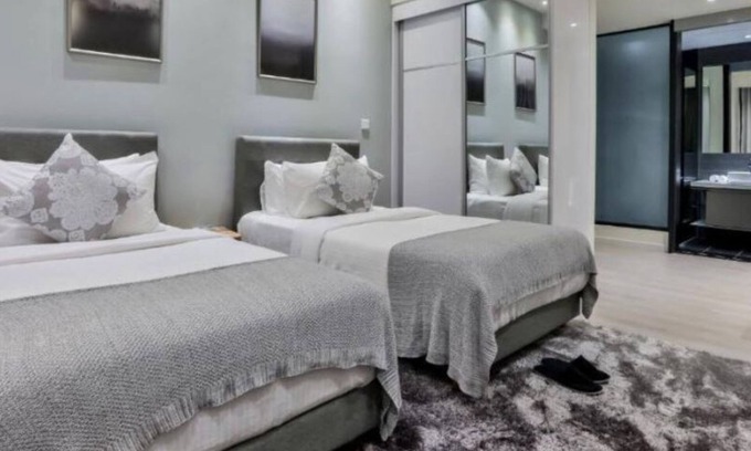 Malaysian Police Training Centre Apartment | Deluxe King Suite with Twin Tower View 32