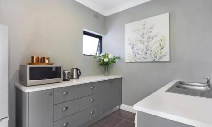 Lakeside Apartment | Deluxe King Suite