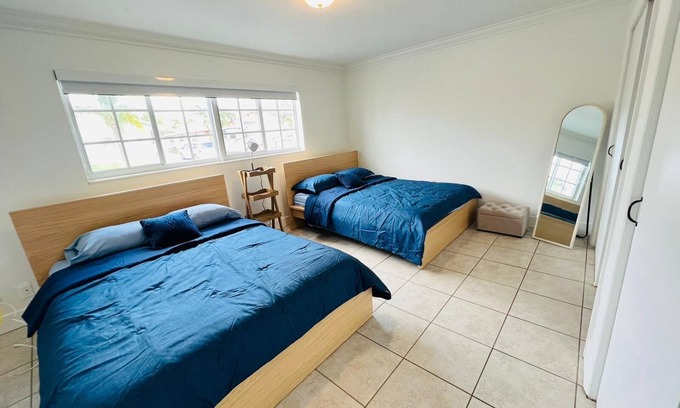 Hallandale Beach Apartment | Deluxe location 1B1B in Hallandale Beach, Florida!