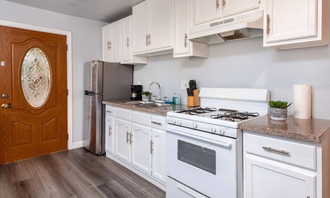 Hollywood Apartment | Deluxe Modern 2BR Apt. in Prime Location