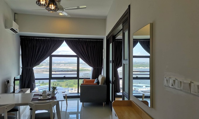 Central District Apartment | Deluxe Studio Room @ Country Garden