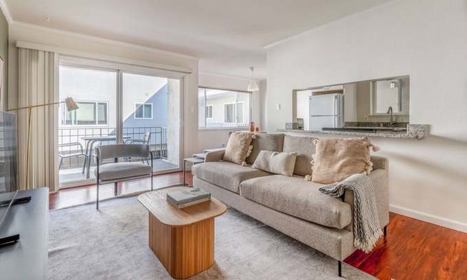 University South Apartment | Deluxe Palo Alto 1BR w/Garden & W/D, nr restaurants, by Blueground