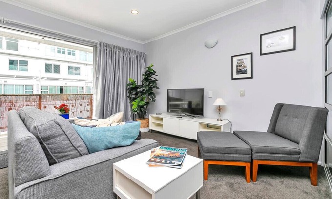 Auckland Central Business District Apartment | Deluxe Princes Wharf Apt | FREE WIFI & AIRCON