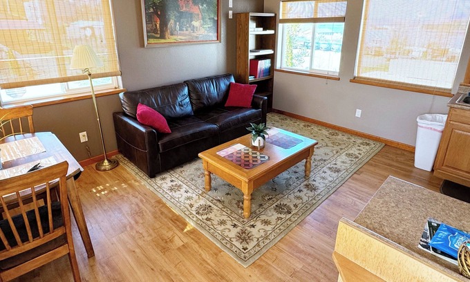 Craig Apartment | Deluxe Queen Suite C