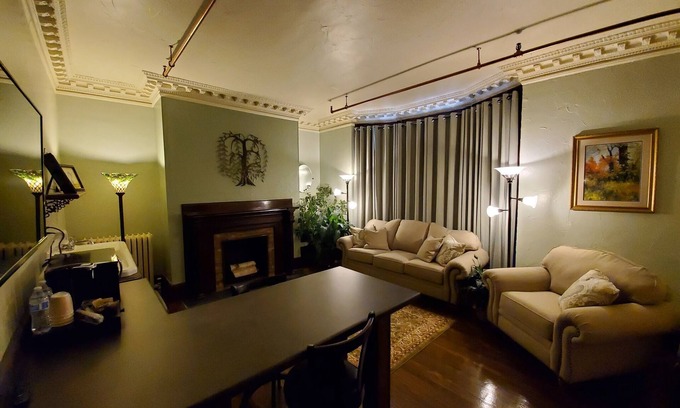 Laurium Hotel | Deluxe Queen with Private Deck
