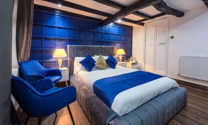 Stotfold Bed & Breakfast | Deluxe room at Courtyard Lodge 7