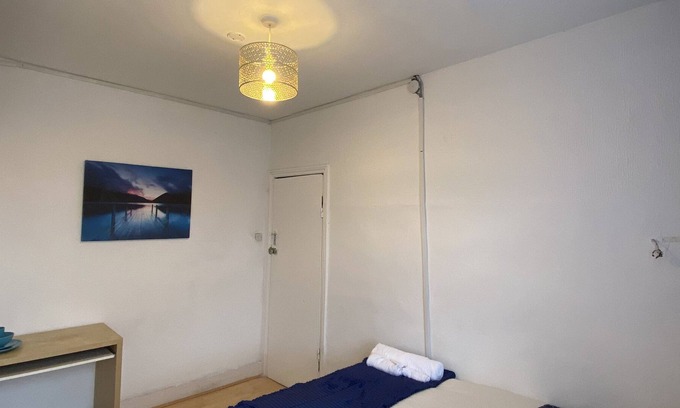 Tottenham House | Deluxe Room by Tottenham Stadium