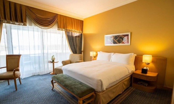 Abu Dhabi Apartment | Deluxe Room Near Abu Dhabi Ladies Club.