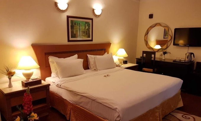 Al Rigga House | Deluxe Room Near AL Ghurair Mall by LB