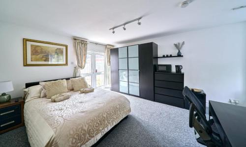 Selsdon and Ballards House | Deluxe Room with Private En Suite in South Croydon