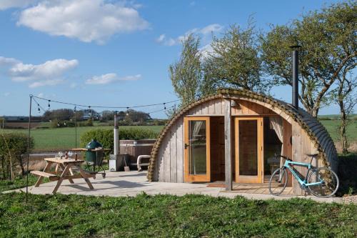 Muston Other | Deluxe Scandi Glamping Pod - Comfort